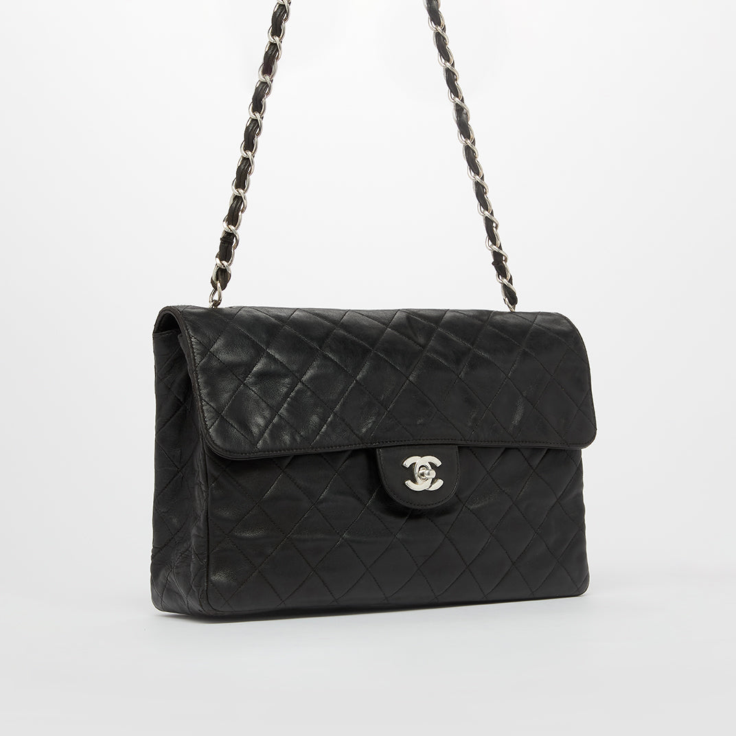 Vintage Classic Single Flap Bag in Black Lambskin 1996 - 1997 [ReSale]