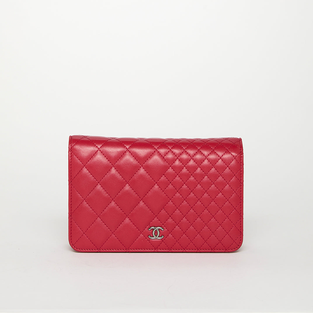 Quilted Lambskin Asymmetrical Stitch Wallet On Chain in Red