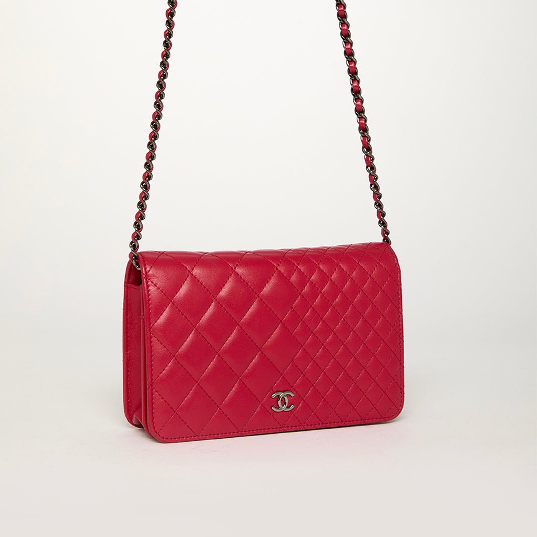 Quilted Lambskin Asymmetrical Stitch Wallet On Chain in Red