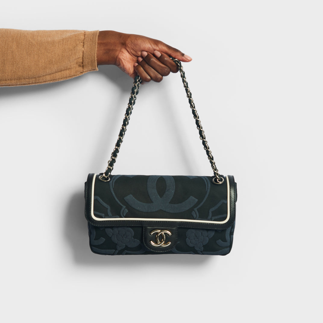 Handbags stylish cotrise hand purse. Also shoulder strip, double chain.