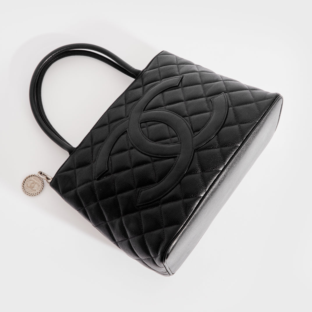 Chanel CC Patent Leather Medallion Tote Black ref.961075 - Joli Closet