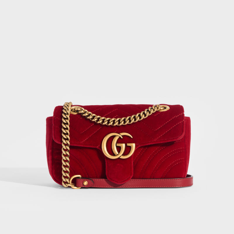 Gg marmont chain velvet crossbody bag Gucci Red in Velvet - 28405768